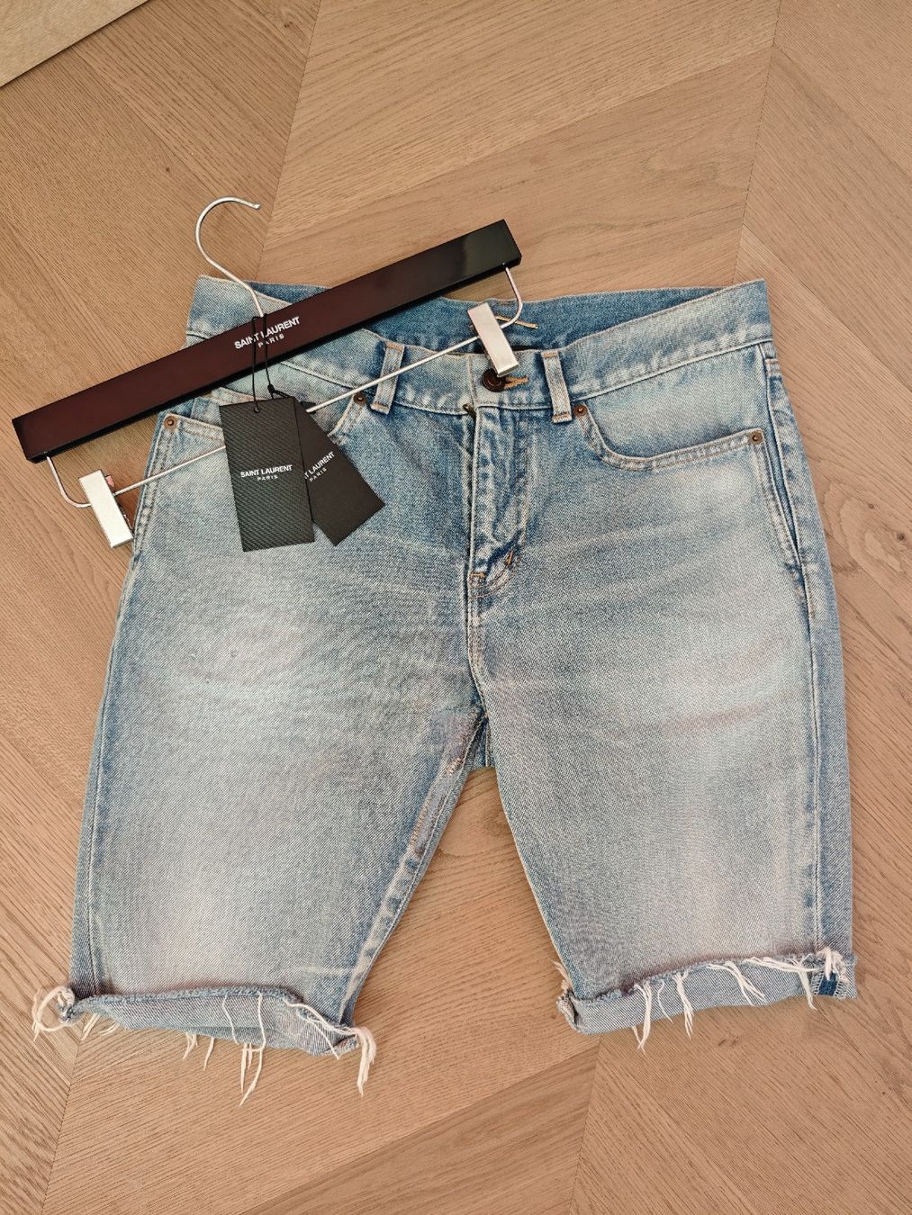 Saint Laurent Jeans: SAINT LAURENT Denim Shorts lang – Nuovo (secondo la descrizione) da Erlenbach ZH venduto da nlh