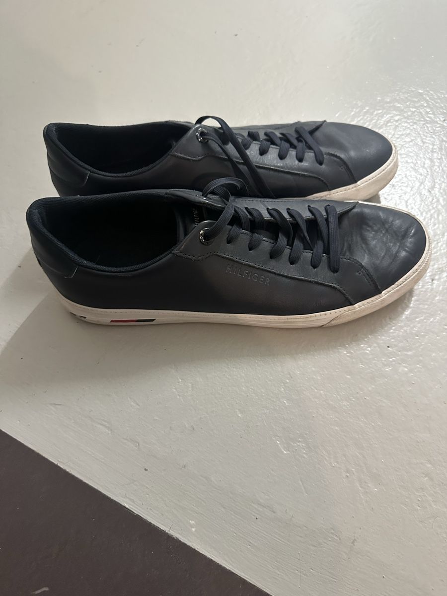 Tommy Hilfiger Scarpe da uomo: Tommy Hilfiger Sneaker dunkelblau Leder Grösse 45 – Usato da Reinach BL venduto da Alles_muss_weg00