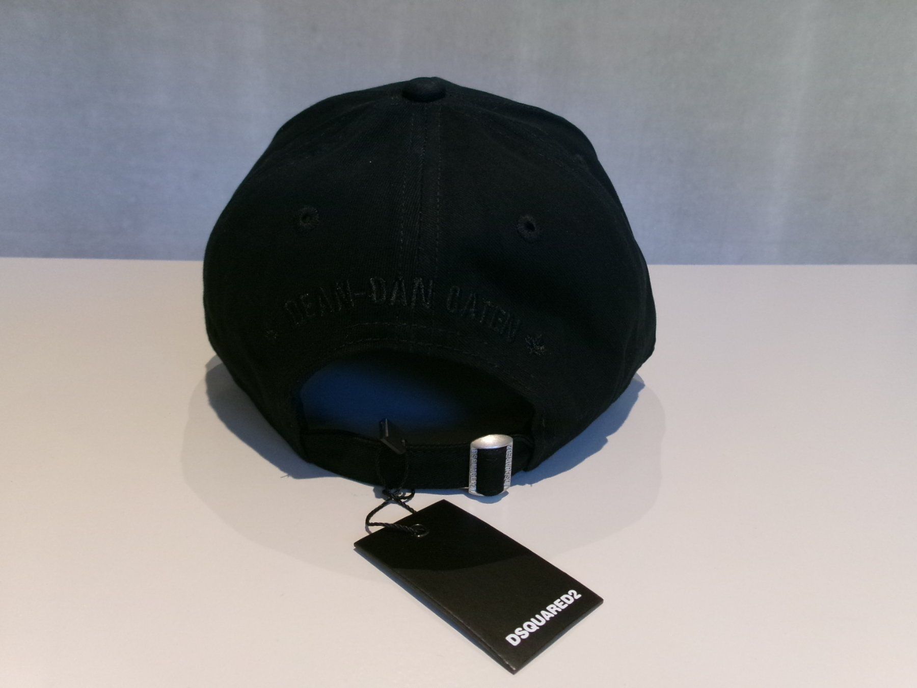 Dsquared2 Copricapi, berretti & cappellini: Dsquared2 / ICON / Cap / Schwarz / D2 / Neu / Vintage – Nuovo (secondo la descrizione) da Welschenrohr venduto da StarRecordsGmbH 2