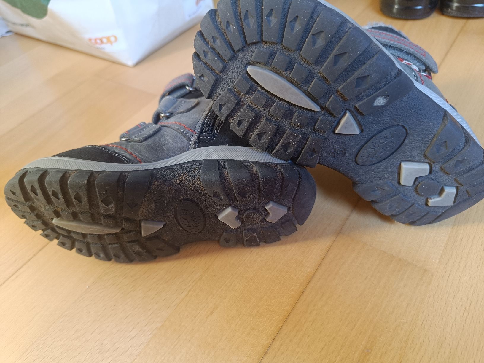 Scarpe per ragazzi: Winterschuhe Grösse 26 – Usato da Jaberg venduto da urig17. 2