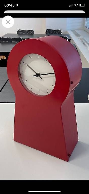 Orologi: Uhr mit Schränkchen aus Metall. – Usato da Effretikon venduto da Bianchina2 1