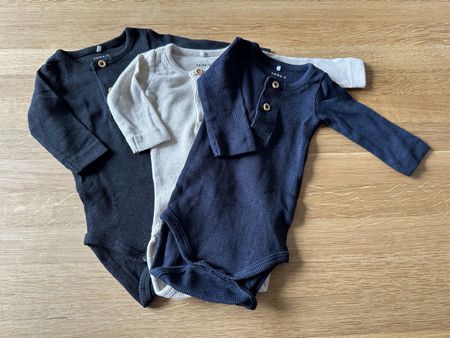 3 Baby Bodys gerippt