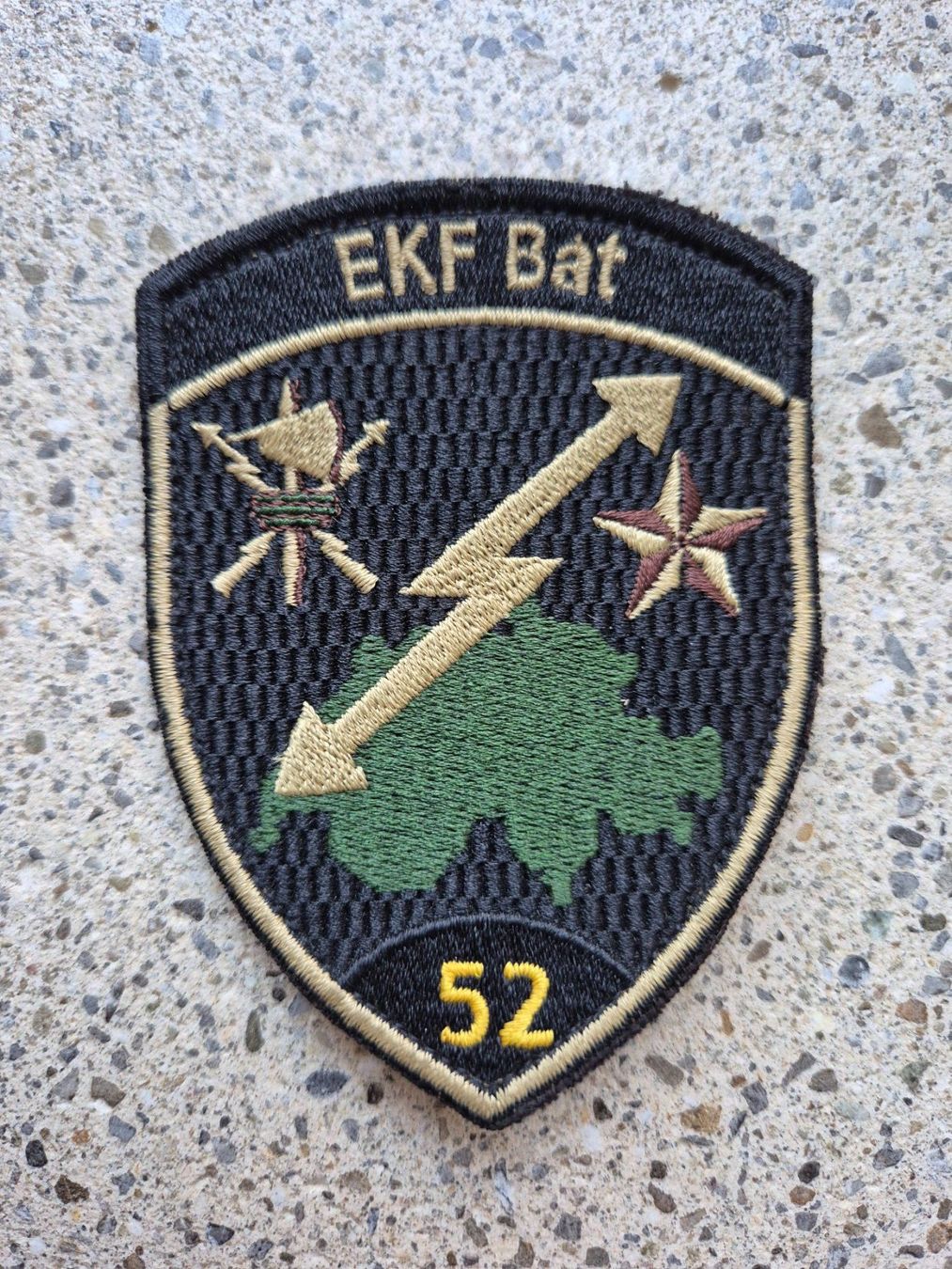 Schweizer Armee Placchette & Badge: *** Badge EKF Bat 52 mit klett *** – Nuovo e nell'imballaggio originale da Riedholz venduto da fr_sIruP