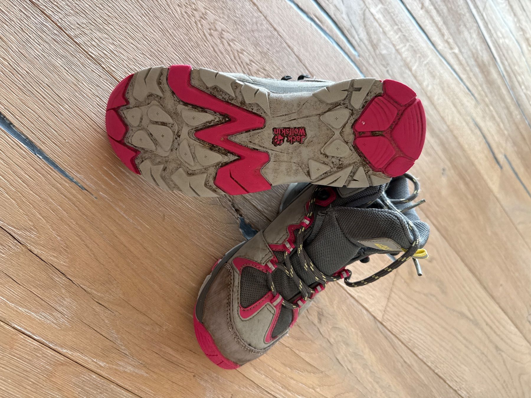 Jack Wolfskin Scarpe per ragazze: Jack Wolfskin Wanderschuhe Gr. 33 – Usato da Himmelried venduto da Dievole 1