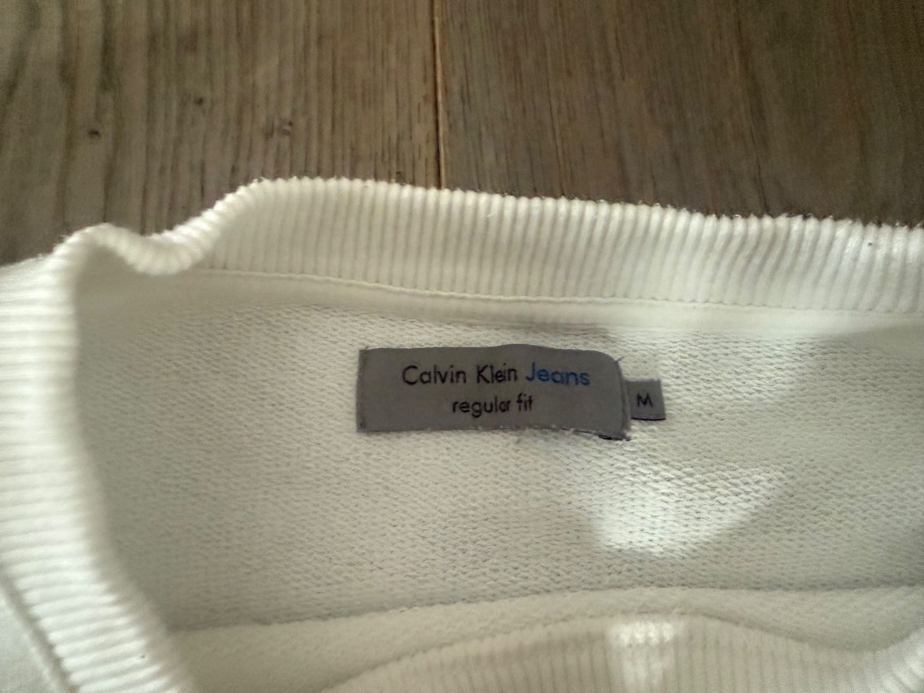 Calvin Klein Maglioni & Felpe: Calvin Klein Jeans weisses Sweatshirt M – Usato da Goldach venduto da jil_vnd8 1