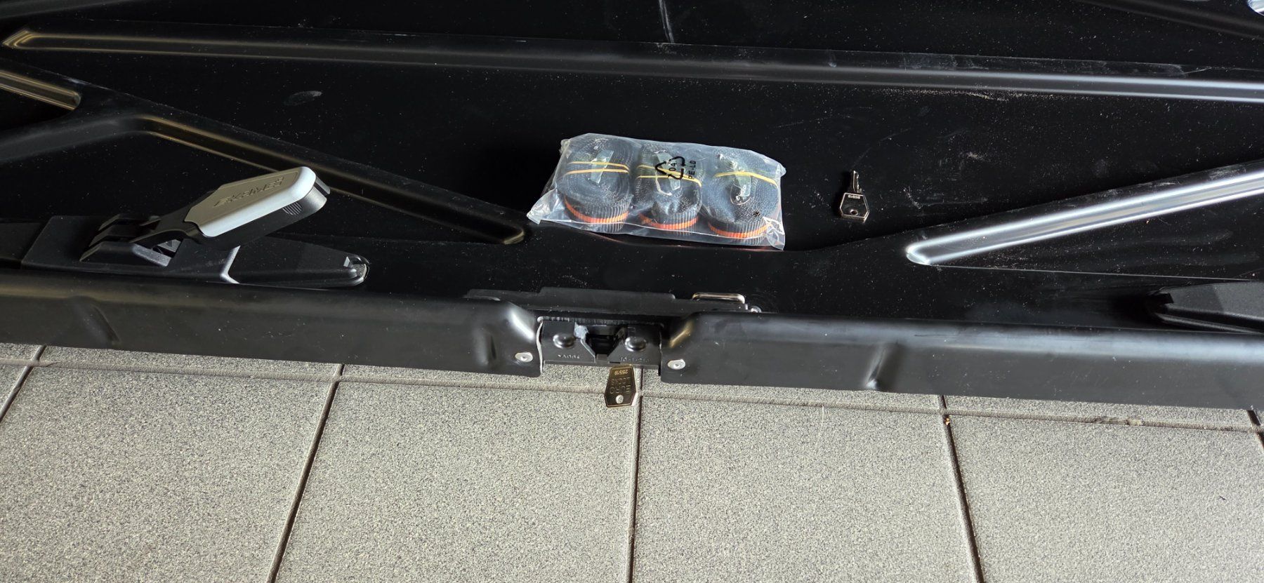 Box da tetto: Volkswagen Dachbox ca 2m mit Schnellspanner – Usato da Aesch BL venduto da central01 1