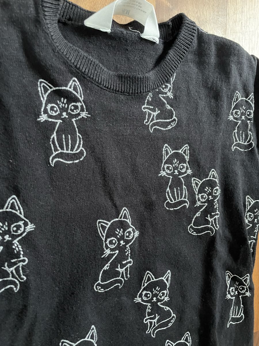 H&M Maglioni & Felpe: Süsser Katzenpullover Gr. 122/128 schwarz H&M – Nuovo (secondo la descrizione) da Fehraltorf venduto da Nadja0205