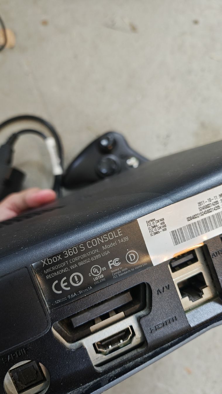 Microsoft Console: Xbox 360 S schwarz + 1xController AB 1 CHF – Usato da Montagnola venduto da mattbert86 2
