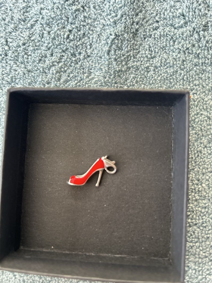 Thomas Sabo Ciondoli: Thomas Sabo high heel rot – Usato da Wohlen b. Bern venduto da Honeypie