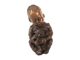 GEERT KUNEN Kleinkind mit Bärchen Skulptur