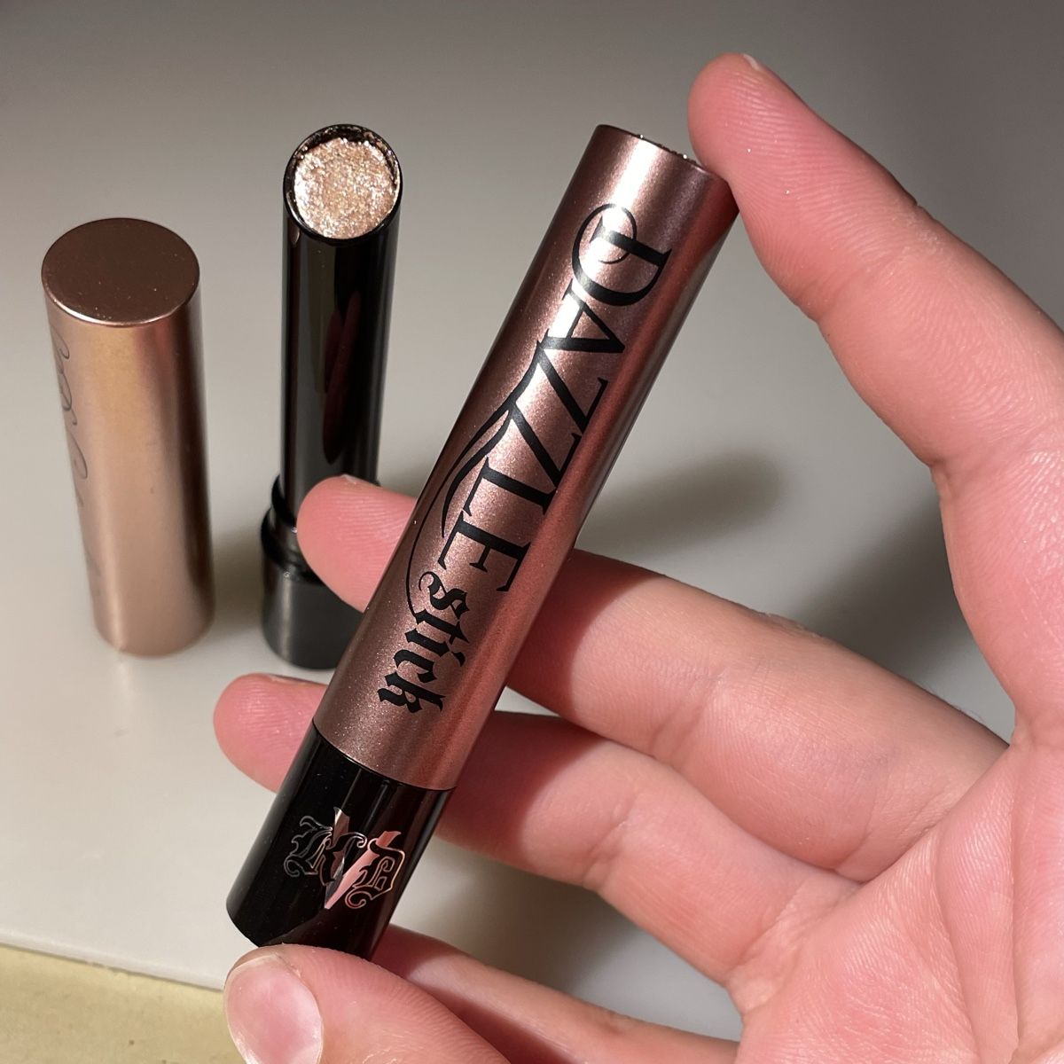 Make-up: KVD Beauty Dazzle Stick 2stk – Nuovo (secondo la descrizione) da Bellach venduto da Dreamer2501 1