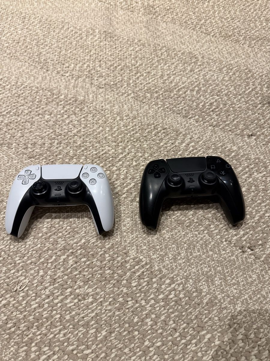 Sony Konsolen: Sony PlayStation 5 Console Disc Version with 2 Controllers – Gebraucht aus Pully von kev_jv2t 6