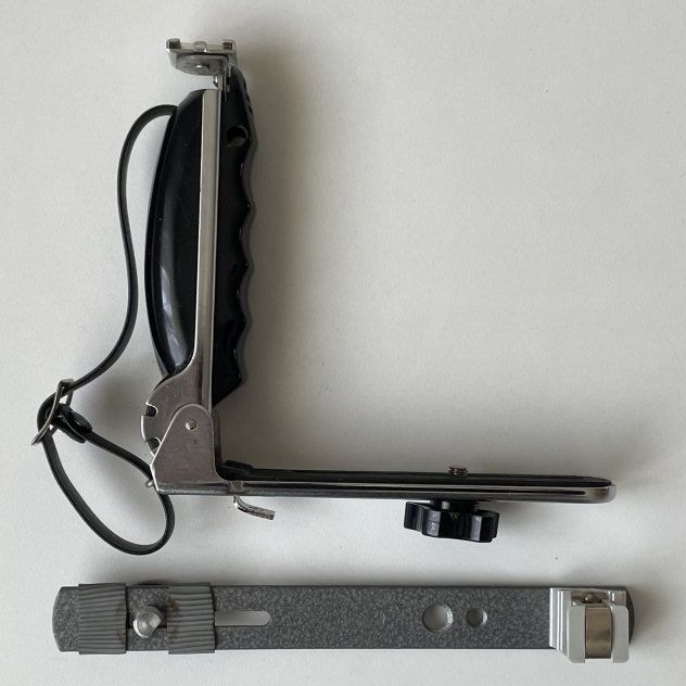 Fotocamera: 2 Blitzschienen, eine mit Handgriff - guter Zustand – Usato da Birsfelden venduto da adormidera 1