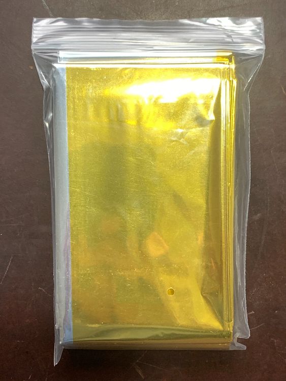 BESTHUNTINER Notfalldecke – 213x150 Cm, Reflektierend, Wasserdicht – Mit Zeltpfählen, Schnüren & Aufbewahrungstasche – Ideal Für Survival & Camping