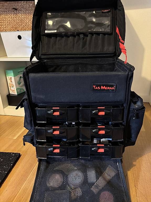 Make-up: Visagisten Koffer – Usato da Winterthur venduto da elisaK