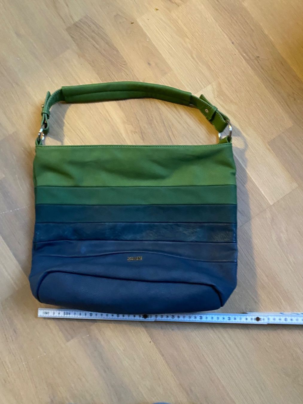 Zwei Borse da donna: ZWEI Tasche farbig – Usato da Lostorf venduto da Lime10 1