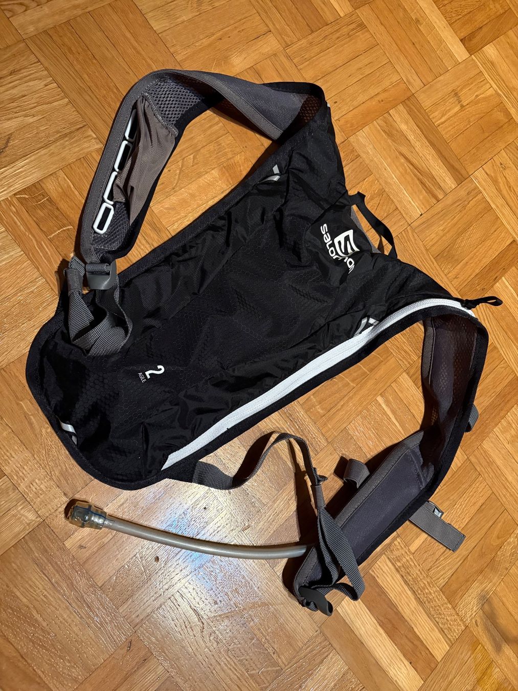 Salomon Zaini: Salomon AGILE 2 SET BLACK/IRON/White Rucksack – Nuovo e nell'imballaggio originale da Genève venduto da sunandwind 1