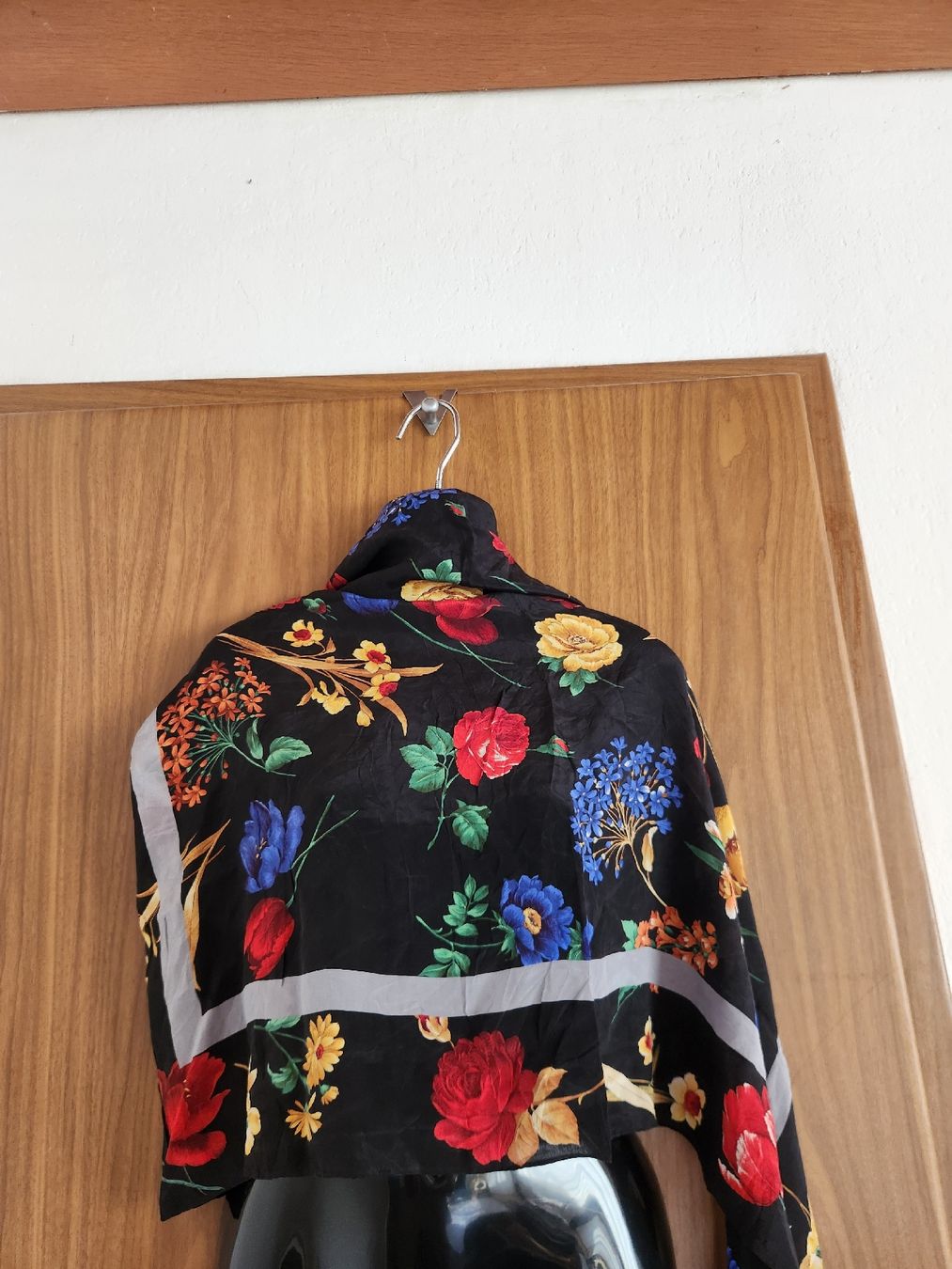 Codello Foulard & Sciarpe: Foulard soie Codello  vintage imprimé fleurs – Usato da Niedergösgen venduto da Eva2410