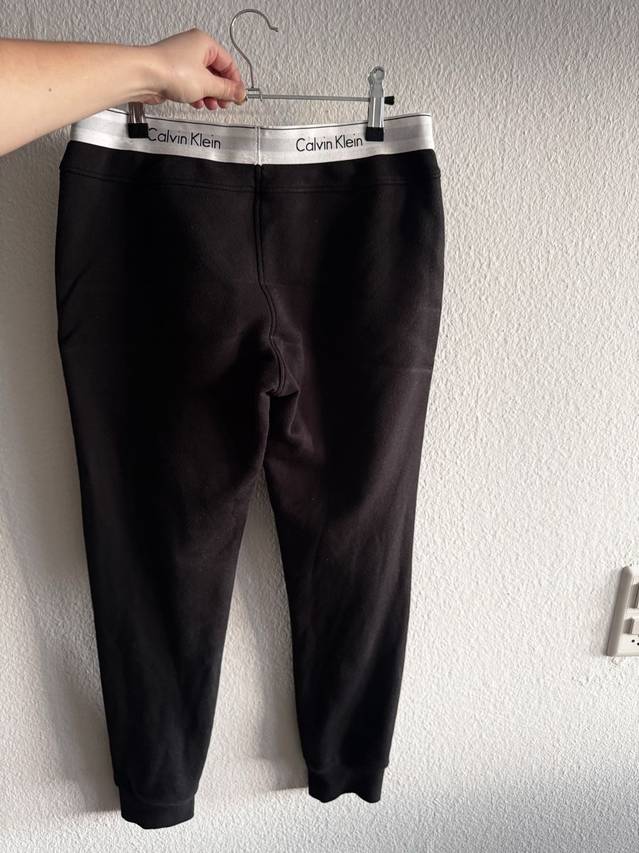 Calvin Klein Kleiderpakete: 🖤 Calvin Klein Set – Pullover & Hose – Gebraucht aus Niederbuchsiten von GreenGems 4