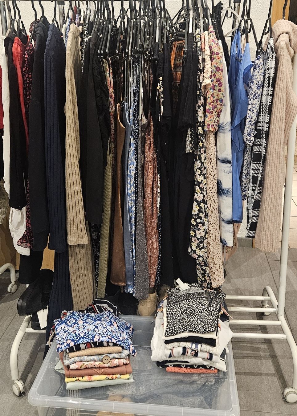 Kleiderpakete: lot taille XS/S – Gebraucht aus Vétroz von sas_yln5