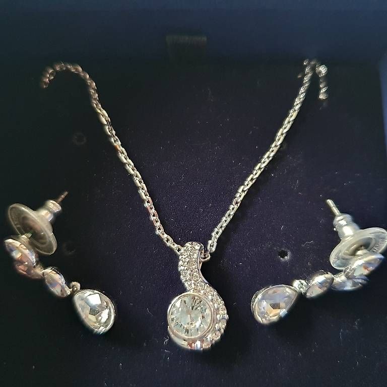 Swarovski Altri gioielli: Swarovski Collier und Ohrhänger – Nuovo (secondo la descrizione) da Schliern b. Köniz venduto da TatjanaZ