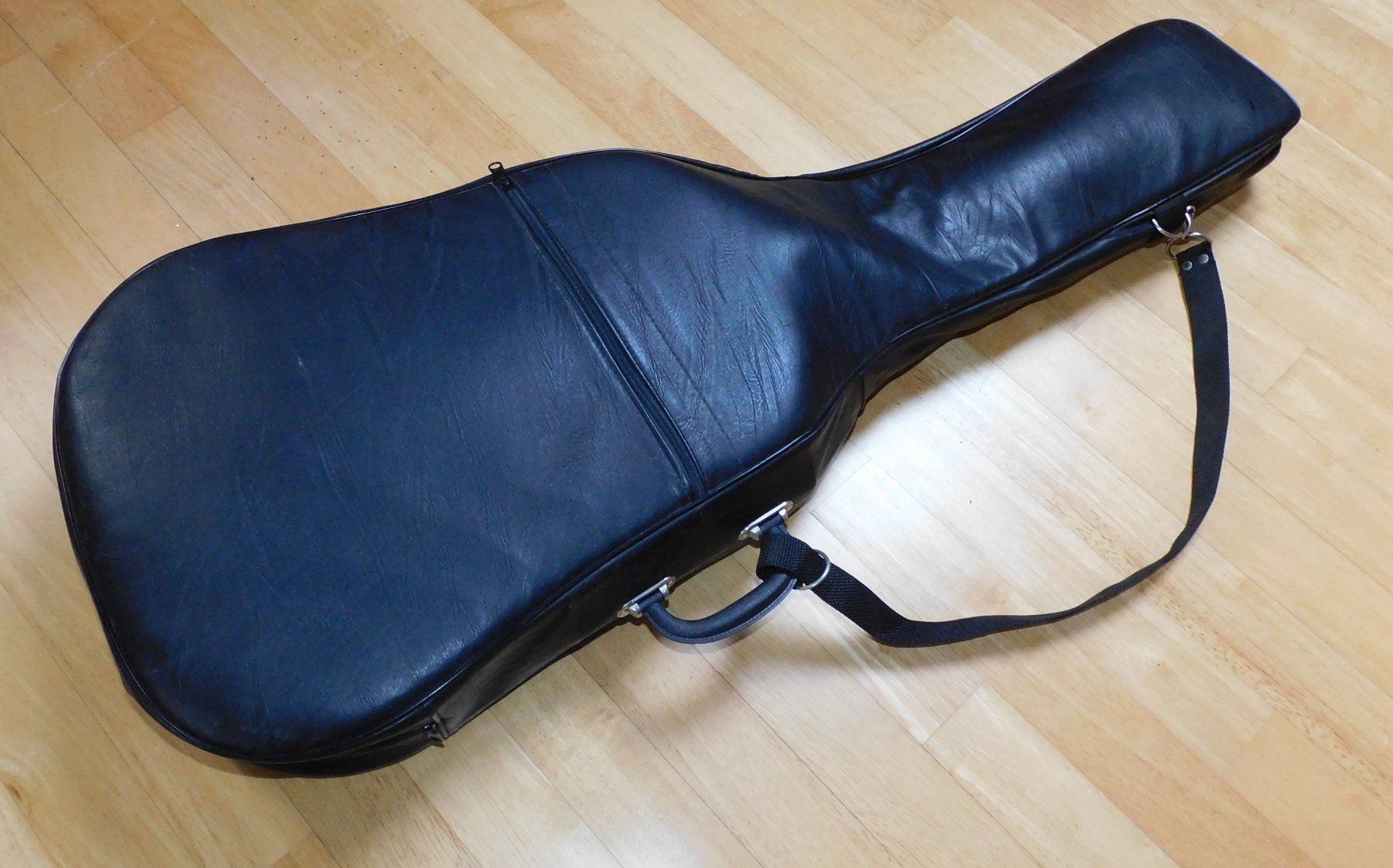 Strumenti musicali: Gitarre klassiche Gitarre mit Ledercase  1 meter – Usato da Sursee venduto da 76 1