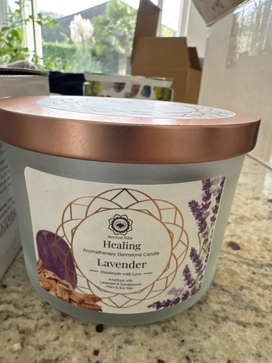Kerzen: Duftkerze Healing Lavendel – Neu und originalverpackt aus Würenlos von millepini