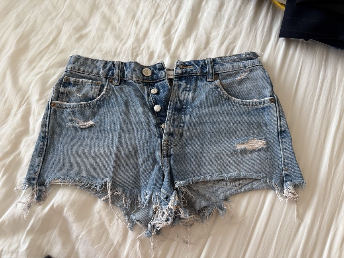 Zara Jeans: Zara Jeans Shorts – Usato da Volketswil venduto da habibeoez
