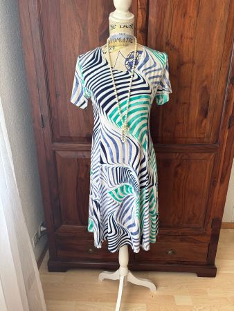 Kleid aus Fachgeschäft in Paris neu