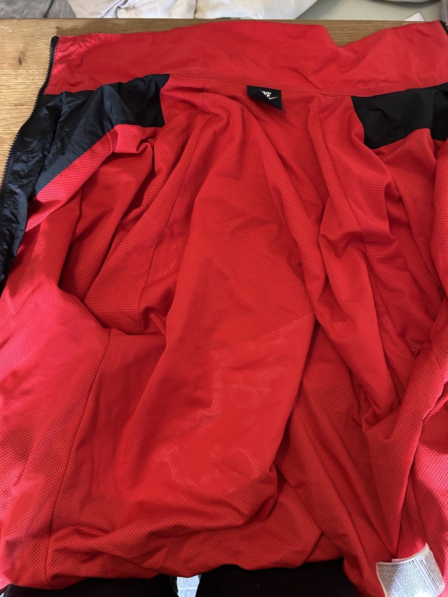 Nike Jacken: Nike Jacke – Gebraucht aus Aarau von pyl_887s