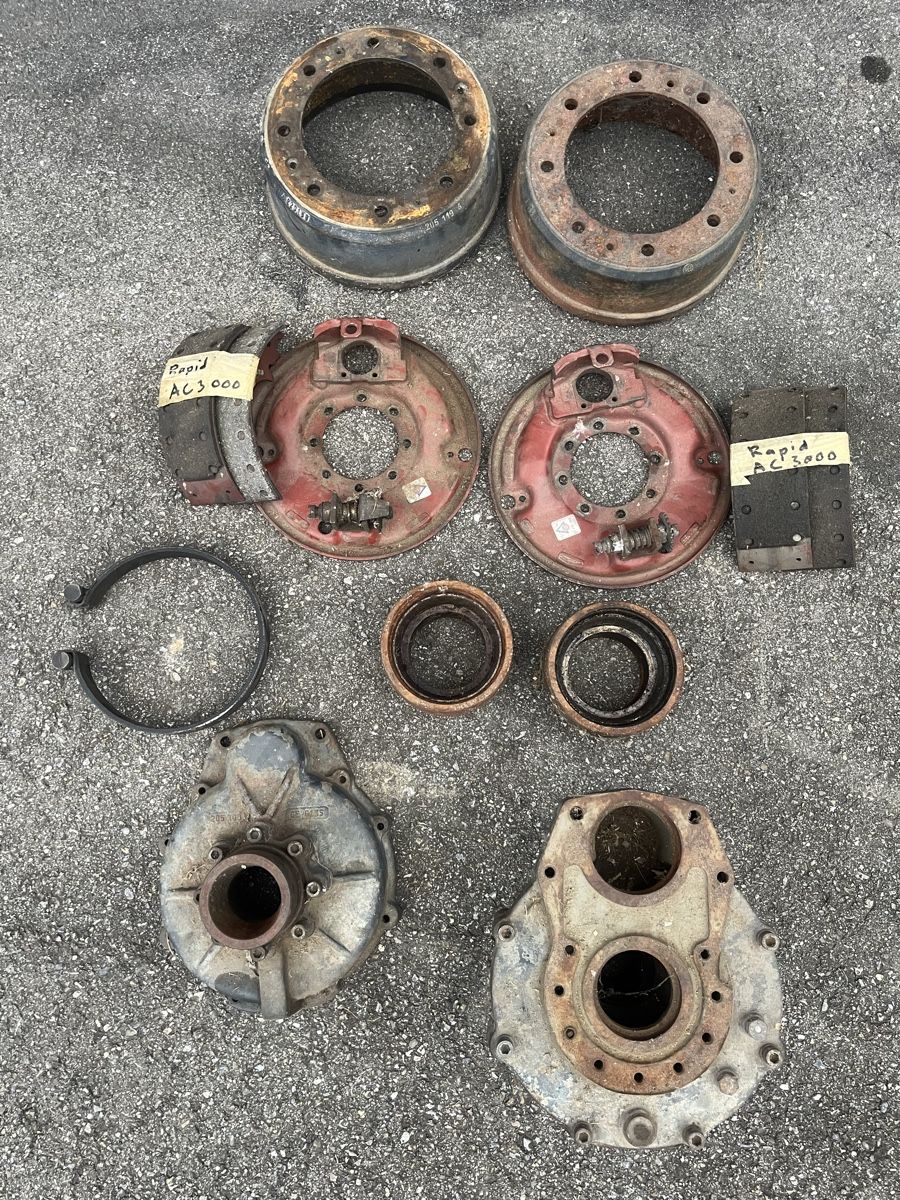 Sonstiges Fahrzeugzubehör: Rapid AC 3000 diverse Achs- und Bremsteile. – Gebraucht aus Spiez von daberg