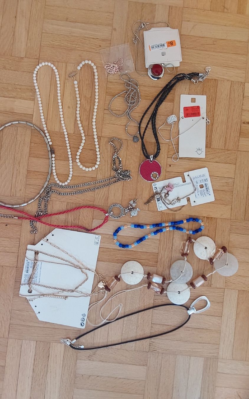 Autres bijoux: Lot Schmuck Halsketten Modeschmuck  – Neuf (Voir description) à Köniz par scopello12 3