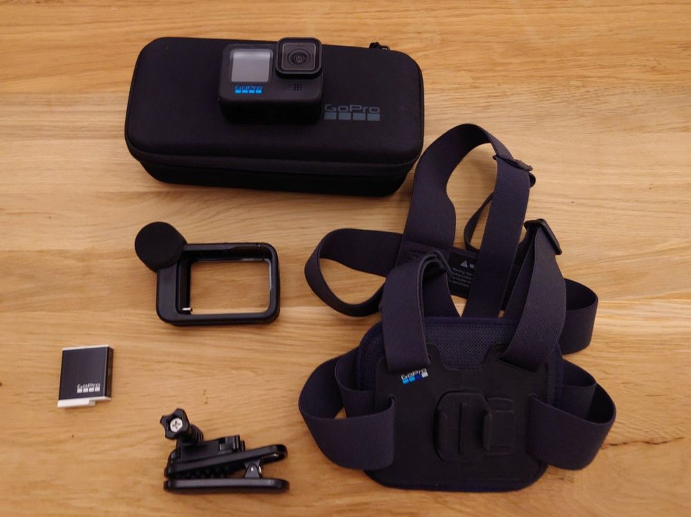 GoPro Hero 10 mit Zubehör (Gebraucht) in Strengelbach für CHF 300 – nur ...