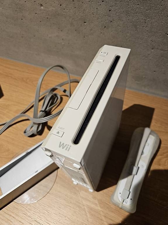 Console: Wii avec jeux, câbles, chargeur et manette – Usato da Veyras venduto da Vince_396