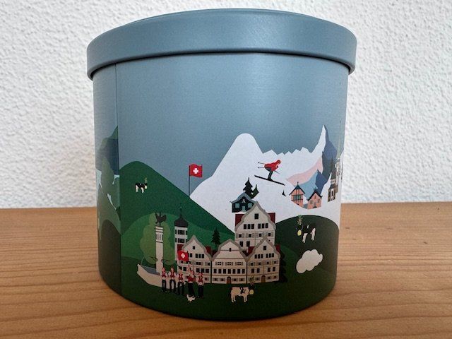 Contenitori & Simili: 2 x 1 DOSE AGATHE BISCUITS  MIT SCHWEIZER MOTIVEN – Usato da Honau venduto da Ritika 1