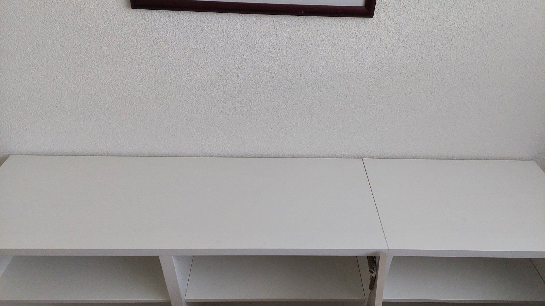 Ikea Cassettiere: Ikea besta Kommode weiss/graubeige hochglanz – Usato da Kaltbrunn venduto da AB92 2