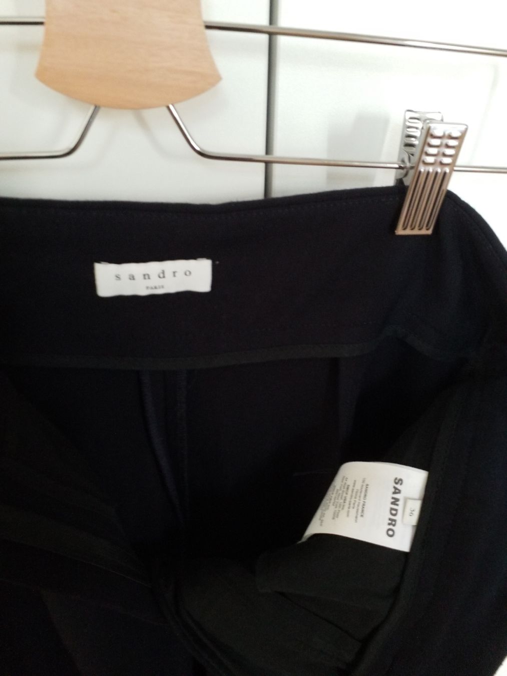 Sandro Pantaloni: SANDRO classic trousers  – Usato da Luzern venduto da _Lobster_ 4