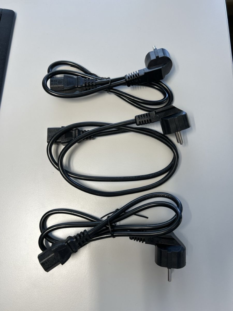 Cavi: Netzstecker Schuko - C13 3x Neu Unbenutzt – Nuovo (secondo la descrizione) da Zürich venduto da oriix