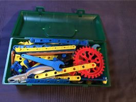 Baukasten mit Werkzeug im Werkzeugkasten