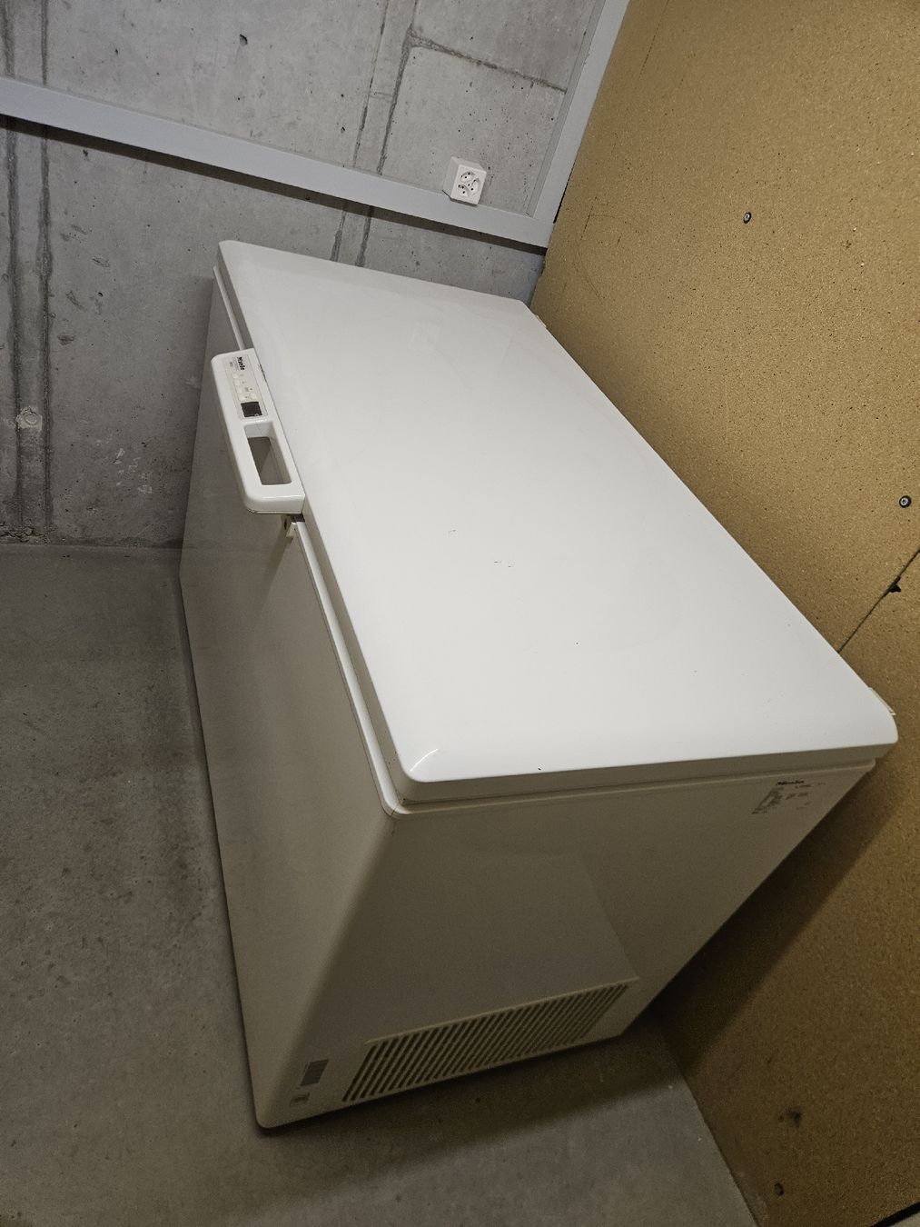 Gefrierschrank: Gefriertruhe 352l – Gebraucht aus Subingen von honigbuur