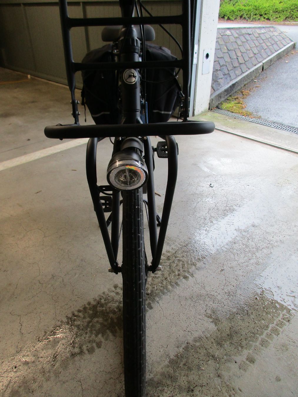 Velos: Neuwertiges Damen-Holländer-E-Bike – Neu (gemäss Beschreibung) aus Steinhausen von Ursina007 6