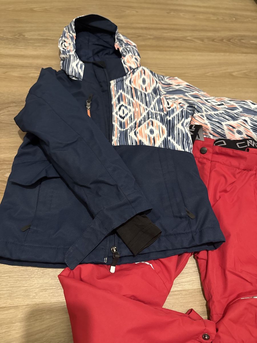 Lotti & Set di vestiti: Mädchen schneeanzug 128 – Usato da Adliswil venduto da Sale12 5