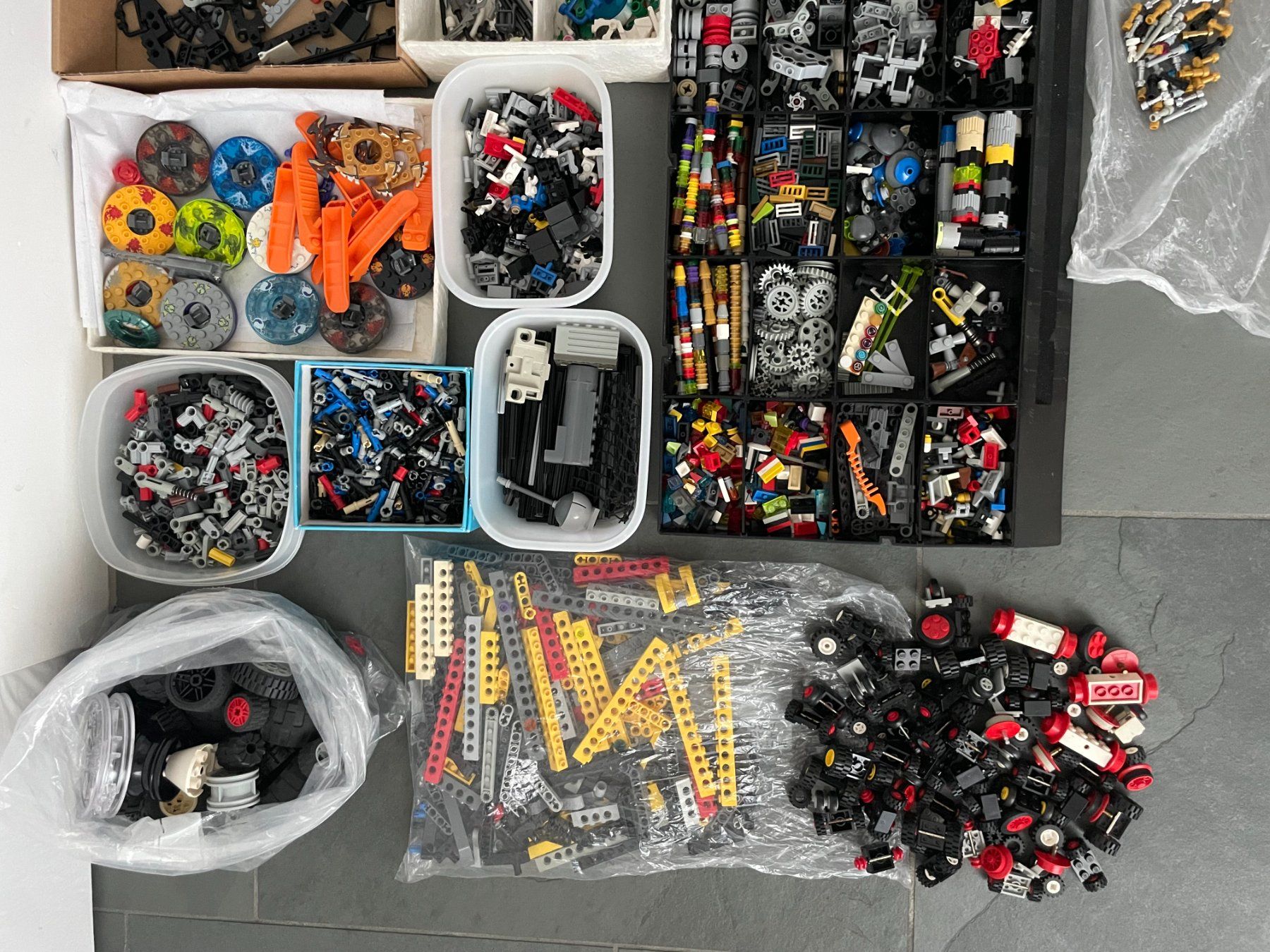 Lego Giocattoli: Diverse Legos mit vielen Spezialteilchen – Usato da Männedorf venduto da Somasi 1