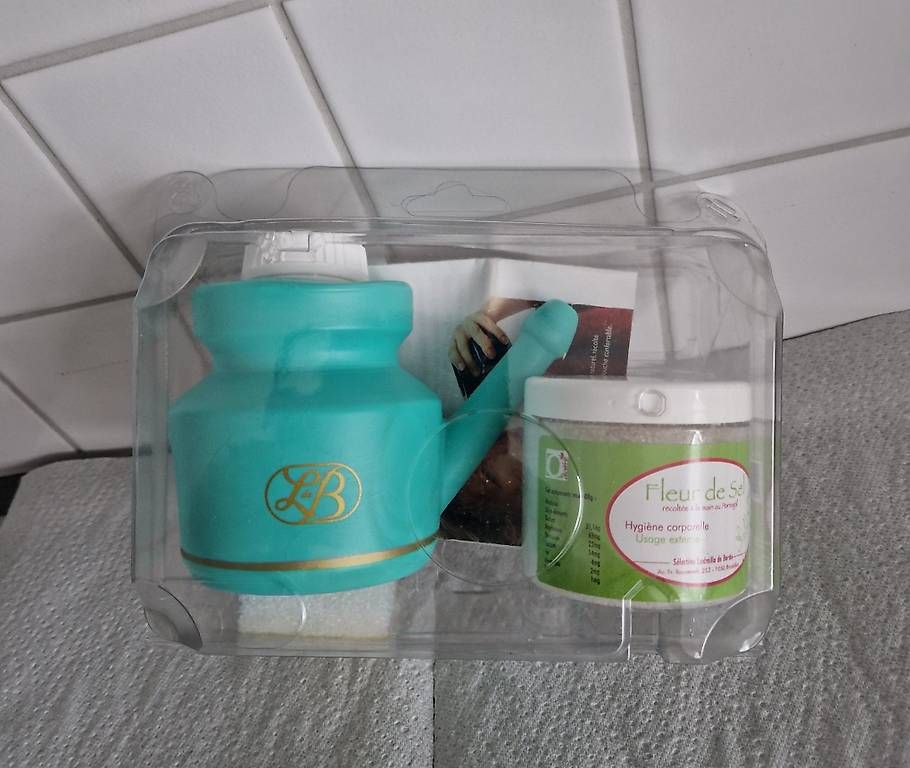 Toutes les décorations: Pot pour rinçage de nez avec sels – D'occasion à Vevey par lartiste1