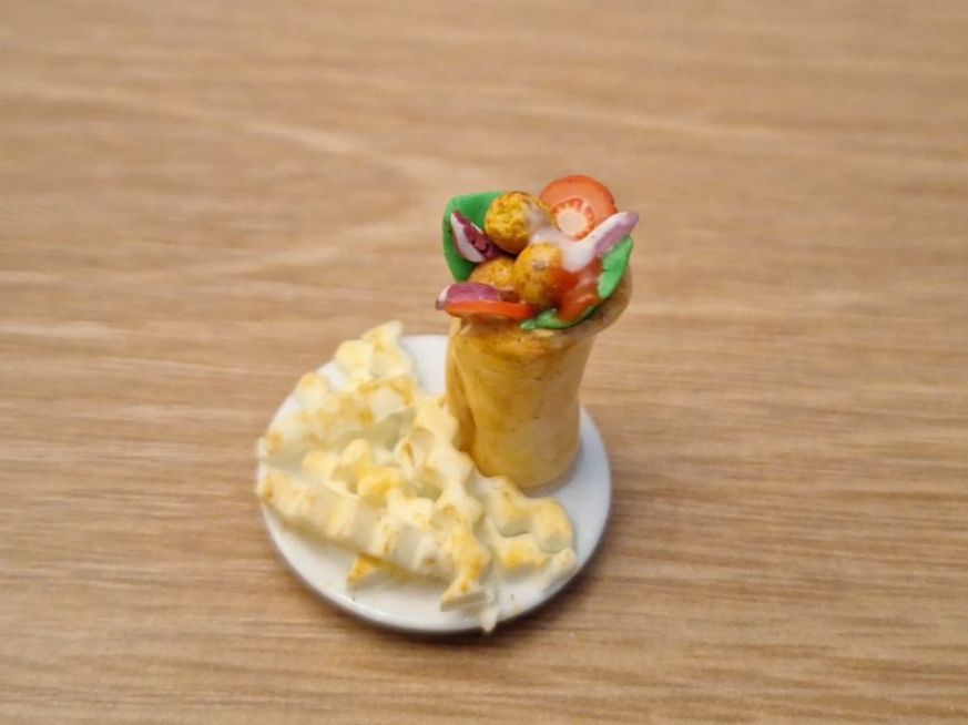 Case e mobili per bambole: Handmade Falafel Wrap mit Pommes – Nuovo (secondo la descrizione) da Zürich venduto da HandmadeTinyFood 3