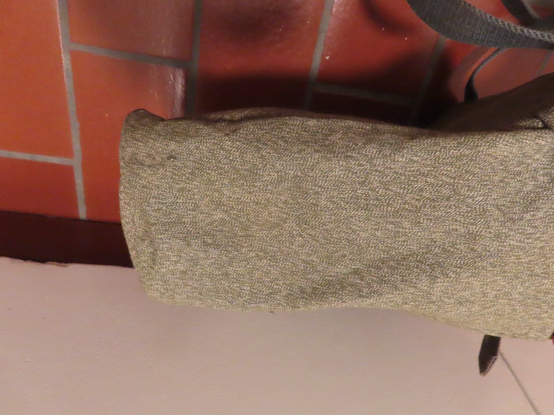 Schweizer Armee Borse: Schweizer Armee Gasmaskentasche Schutzmaskentasche Neu – Nuovo (secondo la descrizione) da Grenchen venduto da sunflyer01 3