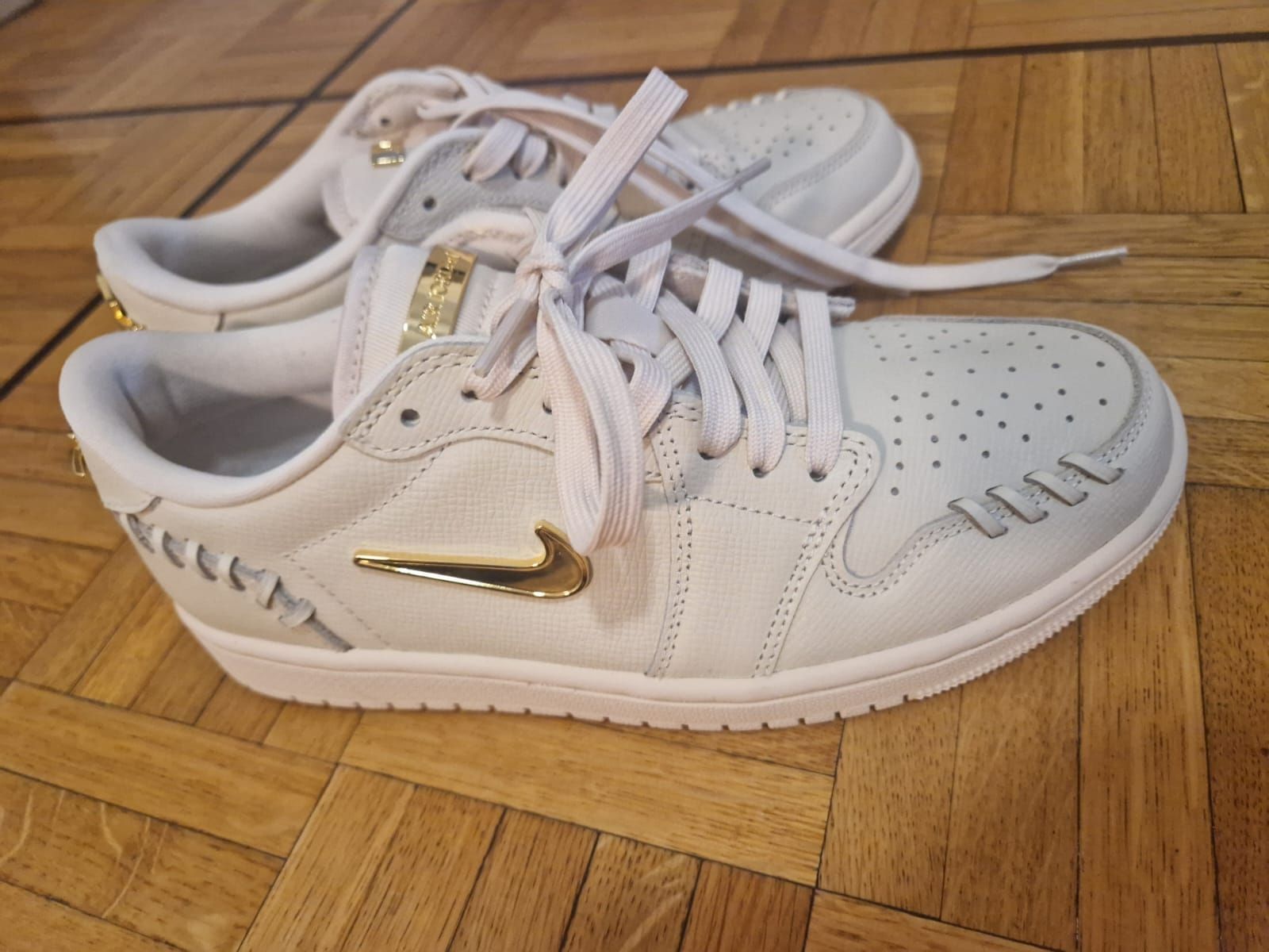 Damenschuhe: Chaussures Air Jordan – Neu (gemäss Beschreibung) aus Morges von MGaming