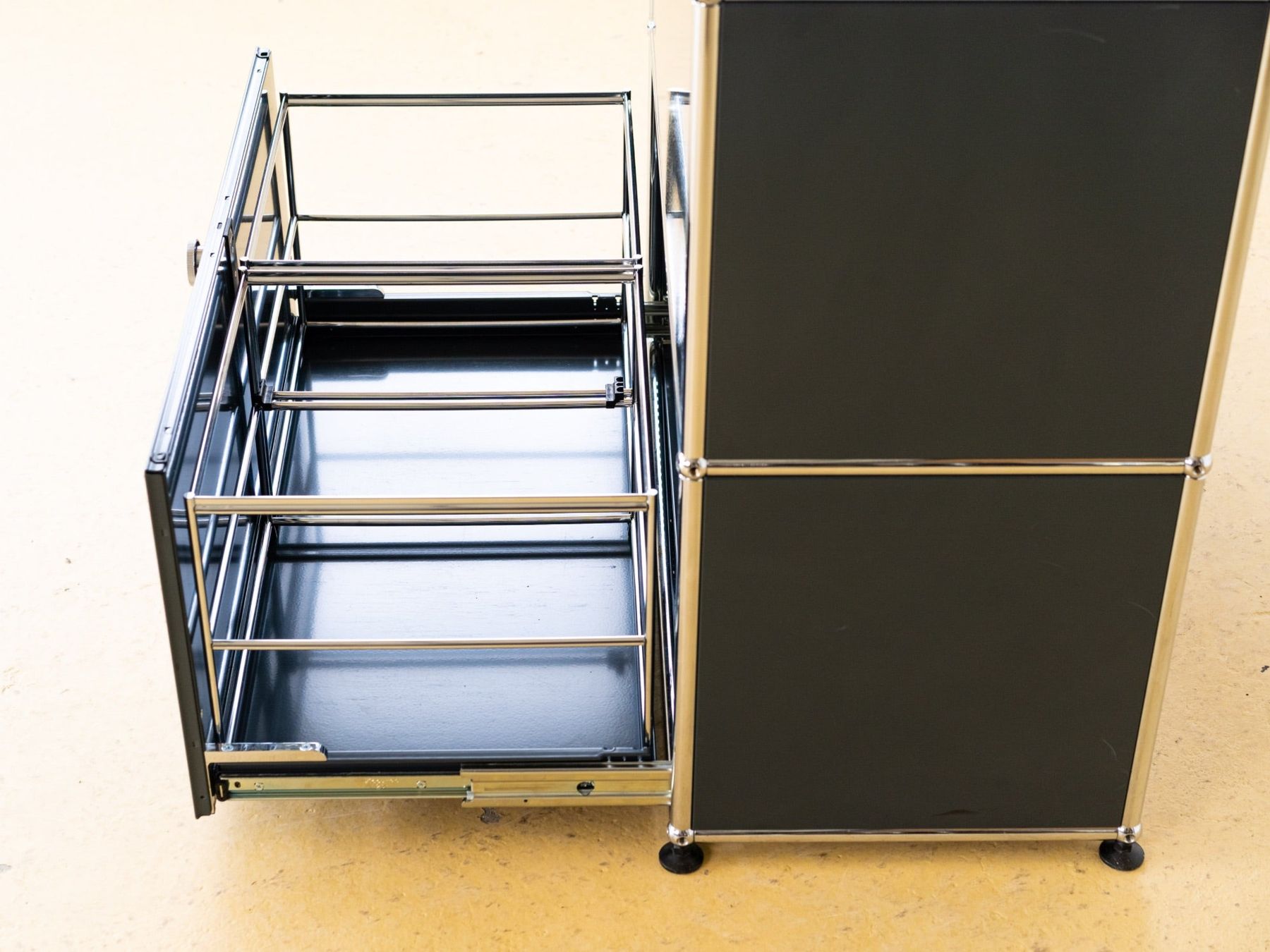 USM Commodes: USM Haller Sideboard | Anthrazitgrau | Neuwertig – D'occasion à Meinisberg par atelier_TILIJA 1