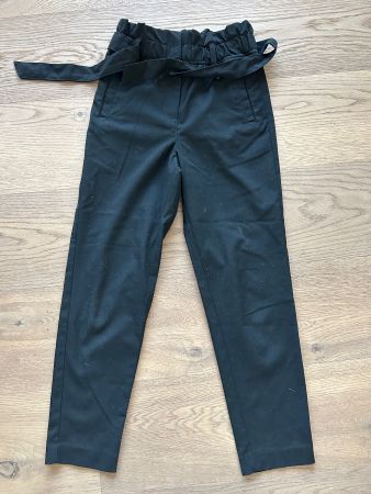 Stoff-Hose in schwar, Grösse 146 bzw. für 11 Jahre