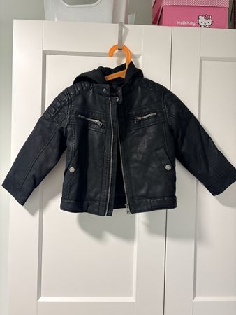 Kinder Kunstlederjacke schwarz Grösse 104